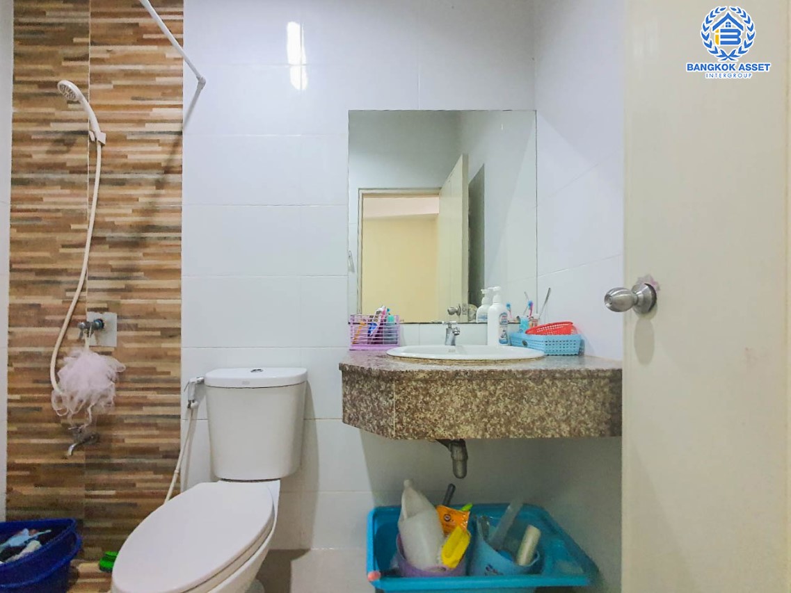 *****ทาวน์เฮ้าส์มือสองกรุงเทพฯ ม.รื่นฤดี7 หทัยราษฎร์ เนื้อที่เกือบ 19 ตร.ว. ฟังก์ชัน 3 ห้องนอน 2 ห้องน้ำ 1 ที่จอดรถ แถมฟรี! 2 เครื่องปรับอากาศ บนทำเลติด ถ.หทัยราษฎร์ ใกล้รถไฟฟ้าสายสีชมพู "สถานีมีนบุรี" ในราคาสุดคุ้ม!